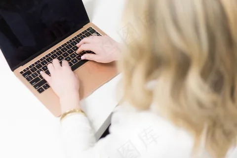 金发女郎,设计师,桌面,女性,头发,手,室内,笔记本电脑,移动,办公室,人,专业,技术,打字,女人,工作 金发女郎,设计师,桌面,女性,头发,手,室内,笔记本电脑,移动,办公室,人,专业,技术,打字,女人,工作