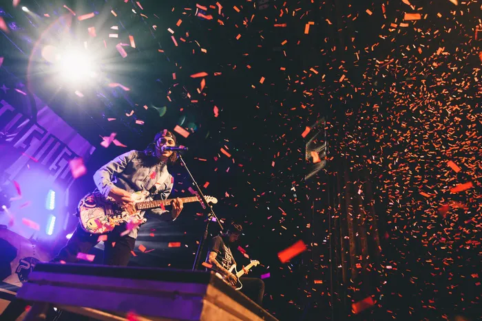 音乐会，电吉他，音乐节，灯光，音乐家，歌手，舞台