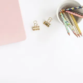 背景，空白，剪辑，杯，办公桌，平躺，最小，开销，粉彩，铅笔，简单，文具，顶部