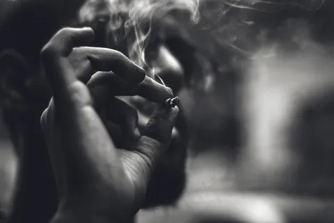 非洲裔美国人,黑人,癌症,香烟,人,烟,吸烟,Vape,Vaping 非洲裔美国人,黑人,癌症,香烟,人,烟,吸烟,Vape,Vaping