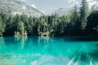 阿尔卑斯山，清澈的水，湖，山，反射，天空，透明，树木