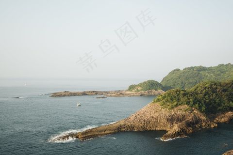 空中，气候，云，海岸，森林，薄雾，海洋，户外，岩石，海，滨，飞溅，树木，水，波浪，天气