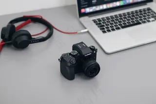 相机，耳机，Macbook，最低