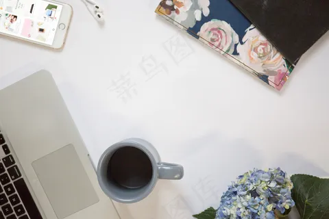 咖啡,计算机,杯,桌面,平躺,鲜花,自由职业者,笔记本电脑,笔记本,办公室,电话,智能手机,技术,顶部,工作区 咖啡,计算机,杯,桌面,平躺,鲜花,自由职业者,笔记本电脑,笔记本,办公室,电话,智能手机,技术,顶部,工作区