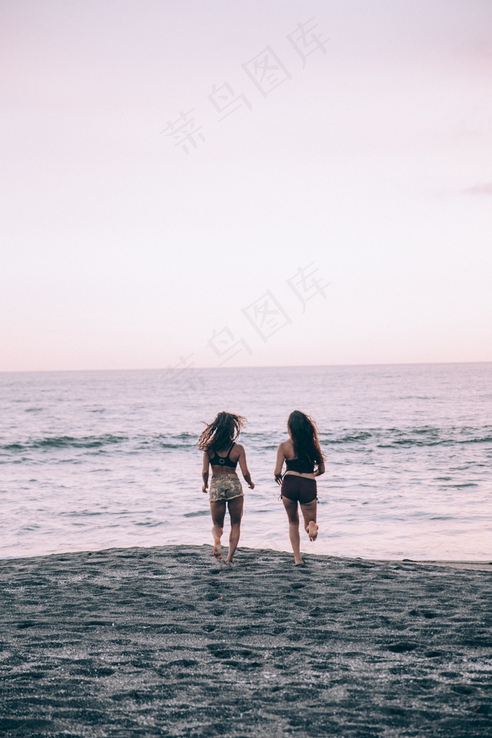 活动，返回，沐浴，海滩，海岸，乐趣，女孩，海洋，播放，正在运行，沙，滨，西装，视图，水，波，妇女