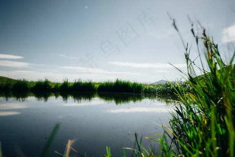 阿尔卑斯山，清澈的水，云，湖，山，反射，天空，透明，树木