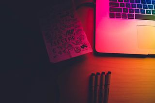 计算机，创意，设计，设计师，数字，Macbook，市场营销，办公室，粉红色，技术，网站，工作，工作区