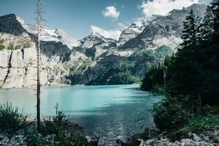 阿尔卑斯山，清澈的水，云，湖，山，反射，天空，透明，树木