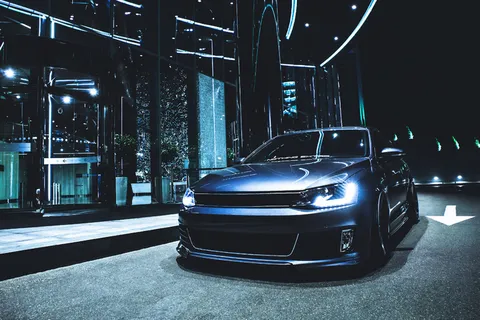 汽车，汽车，夜晚