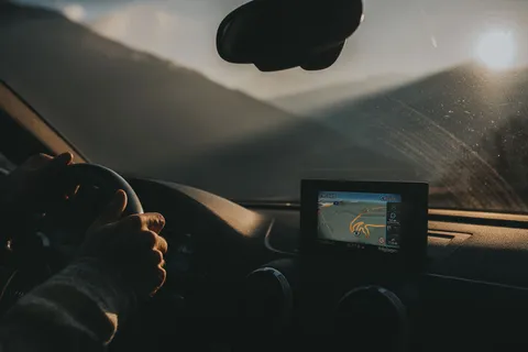 汽车,仪表板,驾驶,设备,全球定位系统,GPS,人手,土地车辆,男子,移动电话,一个人,道路,智能,街道,电话,交通,运输,无线 汽车,仪表板,驾驶,设备,全球定位系统,GPS,人手,土地车辆,男子,移动电话,一个人,道路,智能,街道,电话,交通,运输,无线