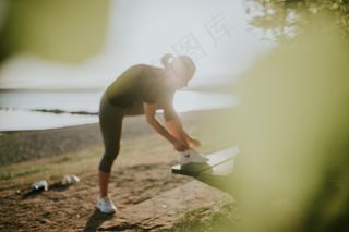 成人，仅成人，运动员，锻炼，健康的生活方式，慢跑，生活方式，肌肉发达，户外，放松运动，跑步，运动服装，训练，健康，妇女，年轻