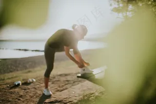 成人，仅成人，运动员，锻炼，健康的生活方式，慢跑，生活方式，肌肉发达，户外，放松运动，跑步，运动服装，训练，健康，妇女，年轻