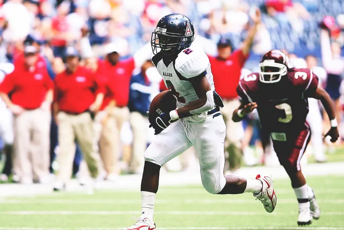 美式足球，球，人群，头盔，球员，专业，奔跑，铲球