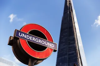 轿车,汽车标志,足球运动,车头,指示牌,伦敦