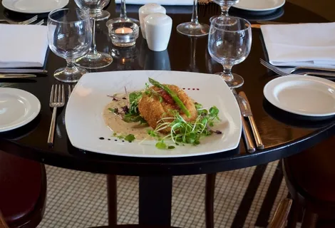 面包屑，Cc0，鸡肉，厨师，菜，晚餐，饮料，吃，高分辨率，膳食，盘子，餐厅，沙拉，股票，白色