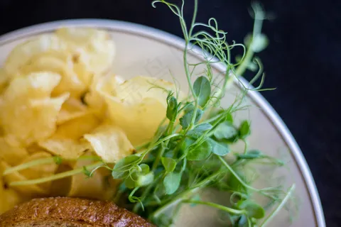 面包，芯片，特写，美食，吃，青菜，叶，午餐，宏，豌豆，板，土豆，餐厅，沙拉，三明治