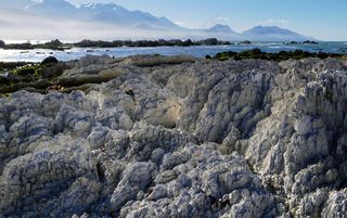云团，海岸线，山，性质，海洋，洛基，崎ged，海，滨，天空，石头，水