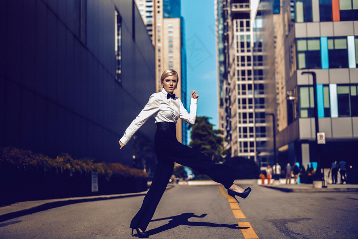 走路，步行，女人