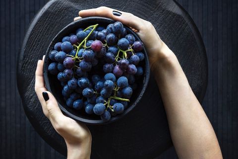 饮食，食品，葡萄，葡萄，手，手，健康，健康，开销，红色，女人