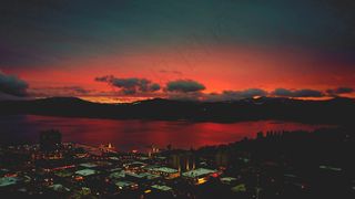 空中，建筑物，城市，城市景观，云，无人机，黄昏，光，夜，反射，天空，太阳，日落，城市，视图，水