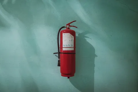 灭火器,圆珠笔,包,手电筒,蓄能器,火 灭火器,圆珠笔,包,手电筒,蓄能器,火