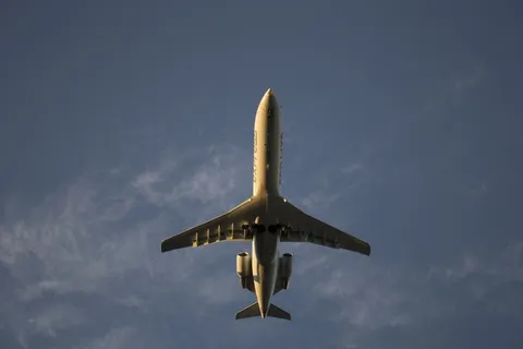 以上,空气,蓝色,引擎,飞行,飞行,喷射,着陆,低,飞机,天空,起飞,运输,旅行,机翼 以上,空气,蓝色,引擎,飞行,飞行,喷射,着陆,低,飞机,天空,起飞,运输,旅行,机翼