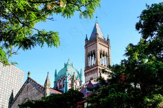 砖，建筑，建筑物，城市，云，白天，市中心，玻璃，历史，老，华丽，天空，高层，塔，树木