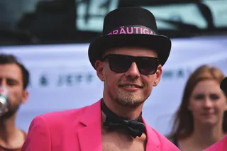 眼镜,硬衬布,屏幕截图,西服,人物特写,同性恋者