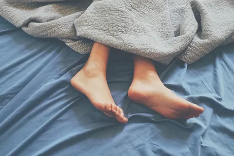 卧室，家庭，房子，腿，腿，放松，放松，睡眠，睡觉