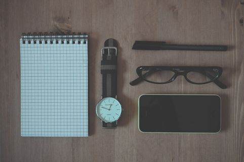 手机，桌面，设备，眼镜，iphone，手机，笔，电话，表，电话，手表，木头