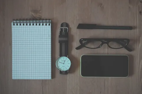 手机，桌面，设备，眼镜，iphone，手机，笔，电话，表，电话，手表，木头