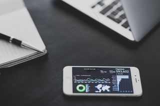 通信，计算机，桌面，数字平板电脑，文档，设备，互联网，笔记本电脑，移动电话，移动性，记事本，办公室，笔，智能，表，电话，触摸屏