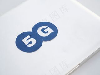 笔记本电脑顶部的5g贴纸
