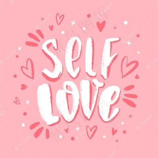 粉红色背景上的自爱字母