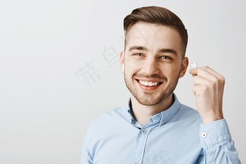 帅哥的近身听你说什么