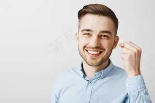 帅哥的近身听你说什么