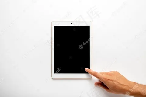 手指触摸平板电脑屏幕平放 手指触摸平板电脑屏幕平放