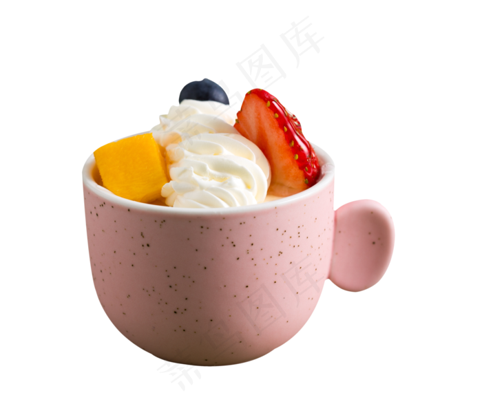 粉色杯子里的奶昔水果奶油