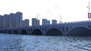 高楼大厦美景房有小湖,免抠元素