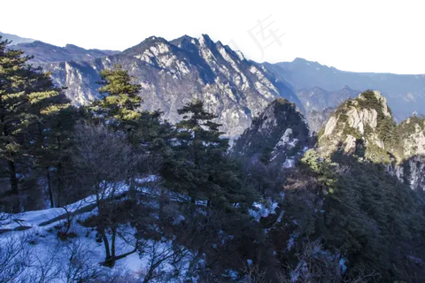 绵延起伏陡峭的山峰 绵延起伏陡峭的山峰