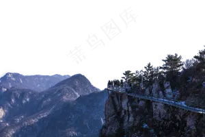 绵延起伏陡峭的大山