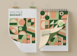 带回形针的记事本俯视图