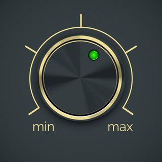 矢量圆形金属控制器，绿色按钮隔离在黑色背景上。