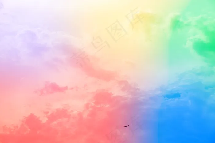 与五颜六色的云彩的惊人的美丽的艺术天空