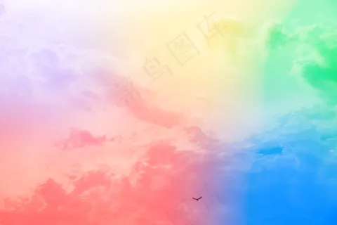 与五颜六色的云彩的惊人的美丽的艺术天空 与五颜六色的云彩的惊人的美丽的艺术天空