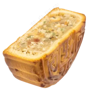 切开五仁月饼
