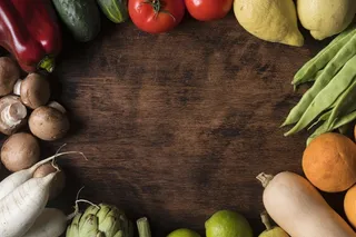 上图：带蔬菜的圆形食物架