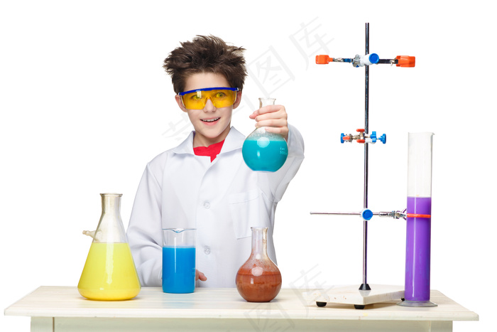 化学家小男孩在实验室里做化学流体实验