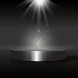 深色显示背景，讲台位于聚光灯下