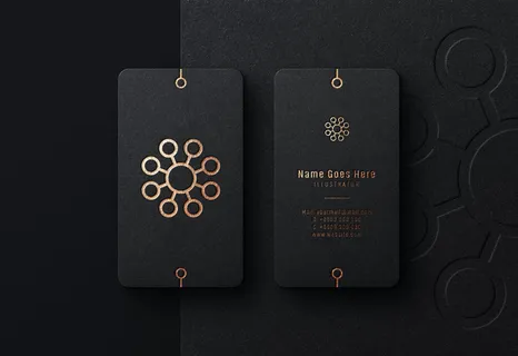 黑色名片上的豪华标志模型样机